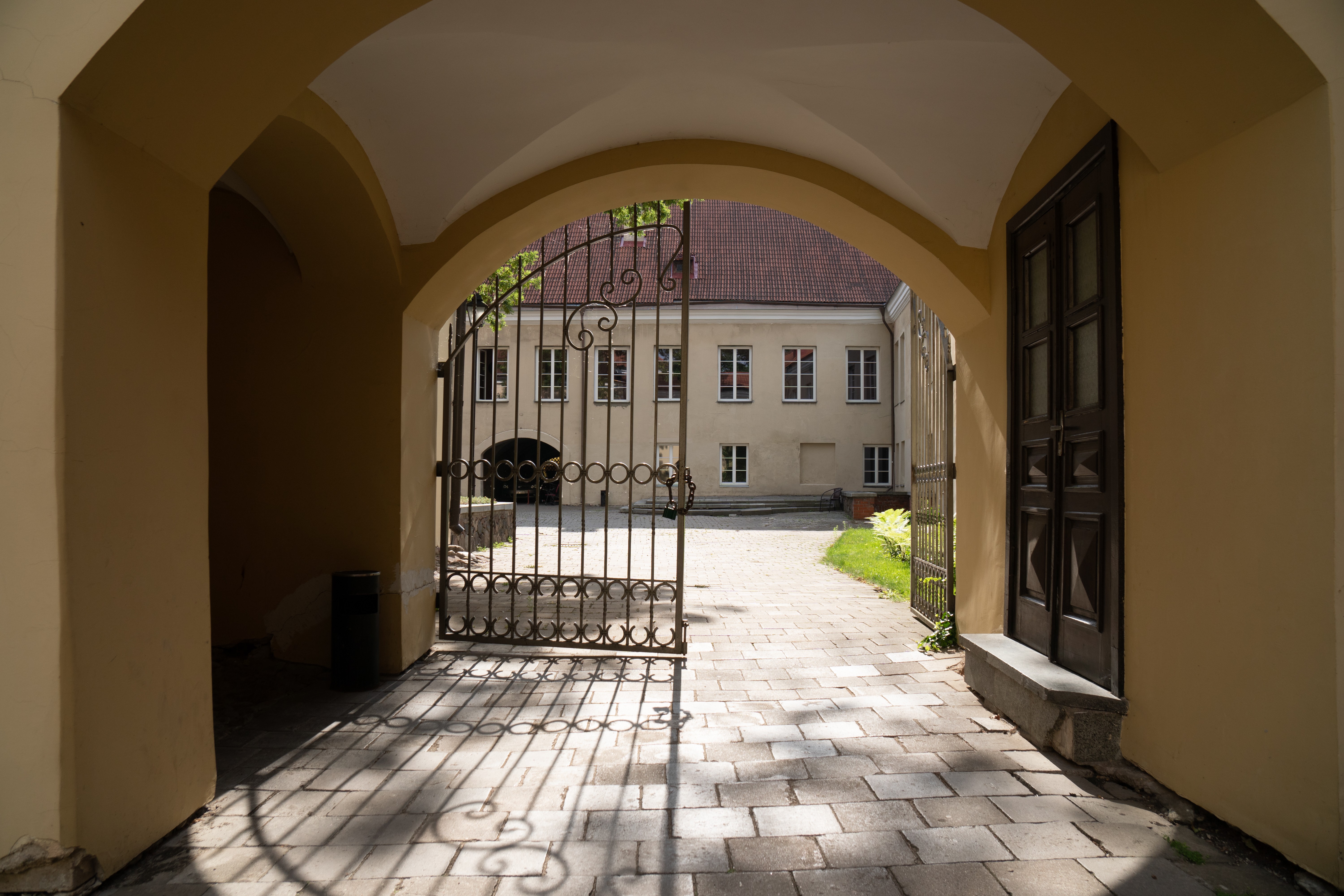 Course Image Contrastive Lexicology